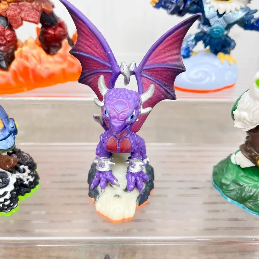 Skylander Lot of 10 Figures +2 Kids meal figures - Some broken, Read description